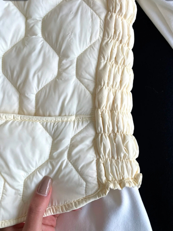 Ženski pamučni prsluk s punjenjem od down pamuka, flis podstava, V-izrez, kratka, uski kroj, dijamantni uzorak – za jesen i zimu