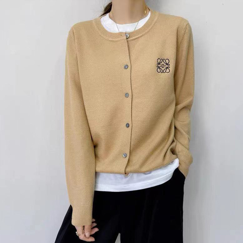 Gyapjú-kasmír keverék kardigán, kerek nyakú, hosszú ujjú, egysoros gombolás, szűk fazon, 2025 tavasza