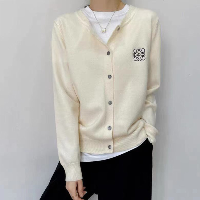 Gyapjú-kasmír keverék kardigán, kerek nyakú, hosszú ujjú, egysoros gombolás, szűk fazon, 2025 tavasza