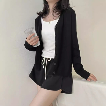 V-nyakú kötött kardigán, gombos, laza szabású, pamut-kasmír keverék, hosszú ujjú.