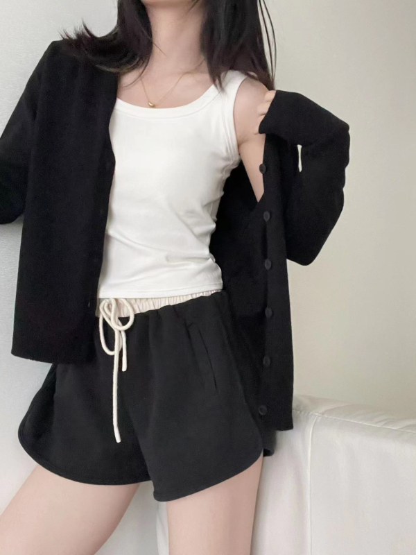 V-nyakú kötött kardigán, gombos, laza szabású, pamut-kasmír keverék, hosszú ujjú.