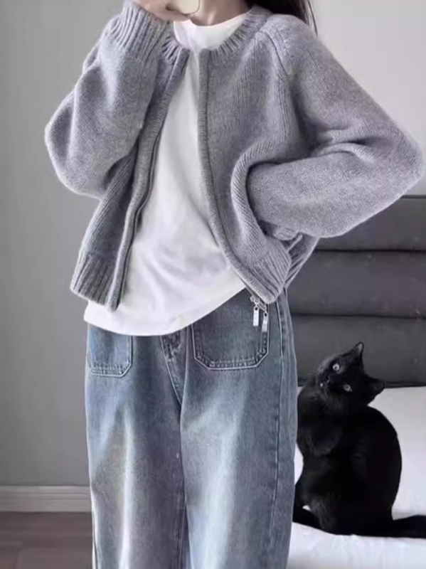 Női kardigán, slim fit, kerek nyak, cipzár, juhgyapjú és 30–50% spandex, hosszú ujjak (Slim fit; Kerek nyak; Cipzár; Juhgyapjú és 30–50% spandex; Hosszú ujjak)