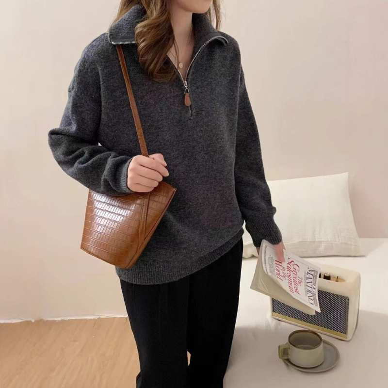 Ženski pulover s šivanim malim konjem, poluzip ovratnik, dugi rukavi