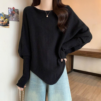 Juhgyapjúból készült pulóver szokatlan batwing ujjaival, vastag, laza szabás