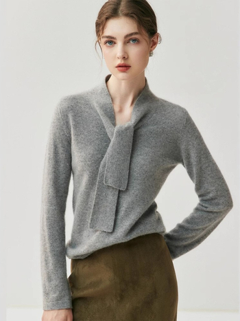 Pulover din cașmir amestec (30–50%), guler cu șal, mâneci lungi, croi lejer, model solid