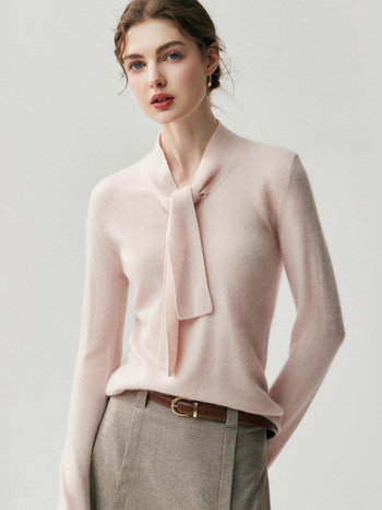 Pulover din cașmir amestec (30–50%), guler cu șal, mâneci lungi, croi lejer, model solid