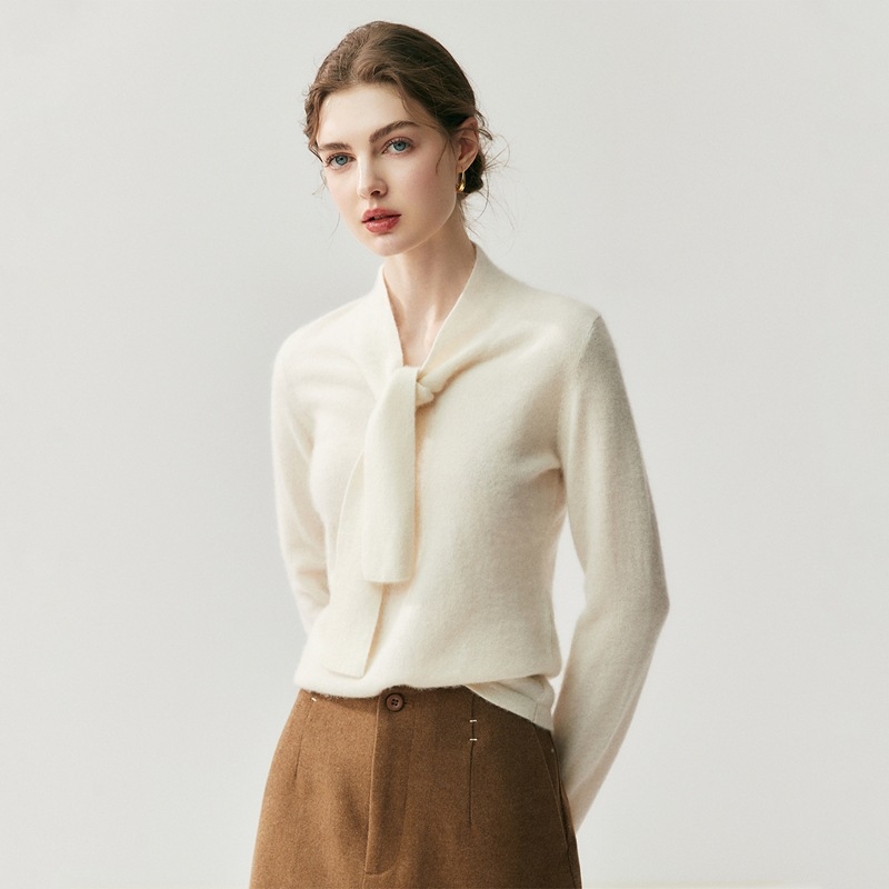 Pulover din cașmir amestec (30–50%), guler cu șal, mâneci lungi, croi lejer, model solid