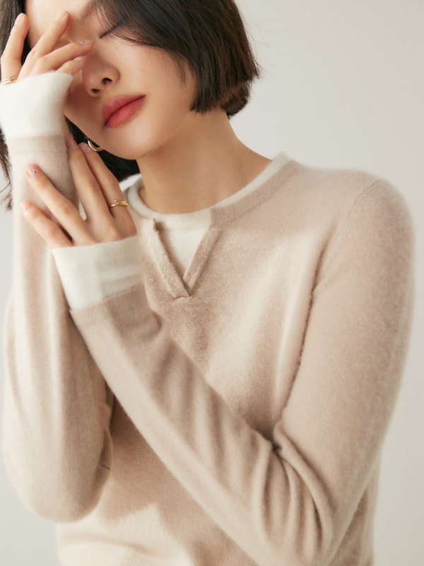 Pulover damă din cașmir cu glugă — croială lejeră, mâneci lungi, guler rotund, set fals cu două piese în nuanțe asortate, toamnă 2024