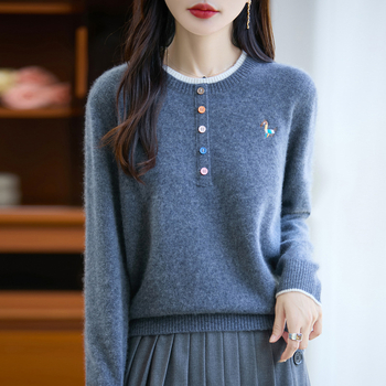 Női színes blokkolt gyapjú pulóver hímzett pónim motívummal, vastag kötés, laza szabás, kerek nyak, téli 2025, 95% gyapjú + legfeljebb 30% regenerált cellulóz rost