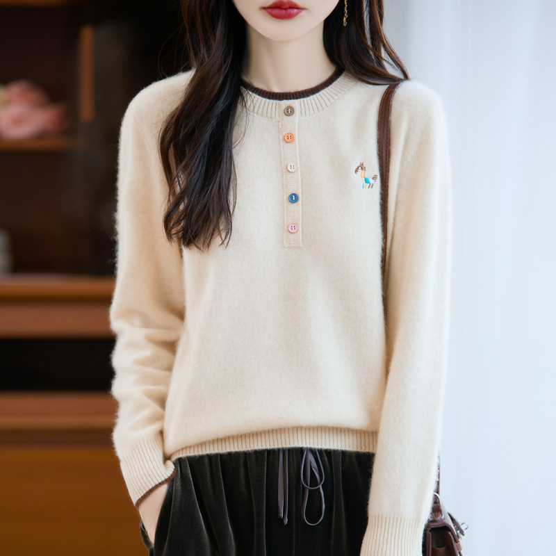 Női színes blokkolt gyapjú pulóver hímzett pónim motívummal, vastag kötés, laza szabás, kerek nyak, téli 2025, 95% gyapjú + legfeljebb 30% regenerált cellulóz rost