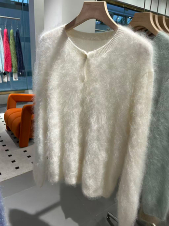 Cardigan damă din cașmir 95%+, mâneci lungi, guler deschis pe jumătate, textură periată, grosime medie