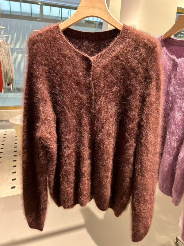 Cardigan damă din cașmir 95%+, mâneci lungi, guler deschis pe jumătate, textură periată, grosime medie