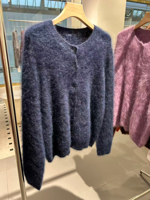 Cardigan damă din cașmir 95%+, mâneci lungi, guler deschis pe jumătate, textură periată, grosime medie