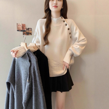 Kötött pulóver kapucnival – fél magas gallér, laza szabás, egyszerű minta, vastag gyapjú–akril keverék