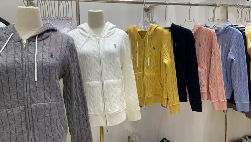 Női kapucnis kötött kardigán, cipzárral, vastag kasmír-alpaka-báránygyapjú keverék, laza szabás, hosszú ujjak, ősz 2025