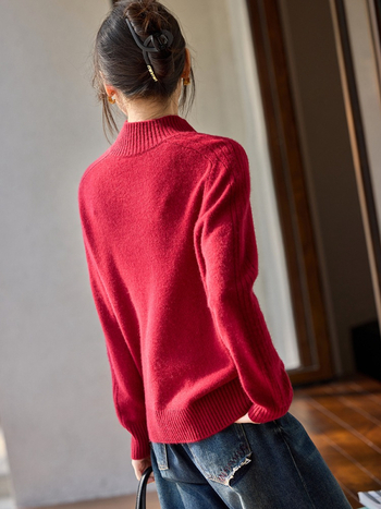 Pulover de damă din cașmir, guler semi-înalt, umeri în stil saddle, croială lejeră, mâneci lungi, 95% cașmir