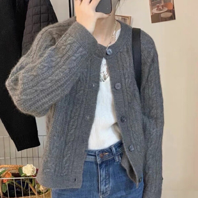 Cardigan din lână, tricot gros cu model cablu, croială lejeră, guler rotund, închidere cu un singur nasture, 95%+ lână