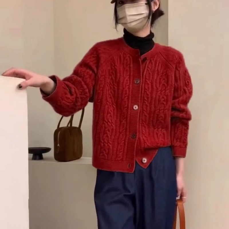 Cardigan din lână, tricot gros cu model cablu, croială lejeră, guler rotund, închidere cu un singur nasture, 95%+ lână