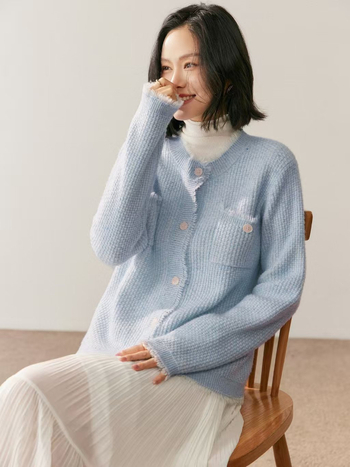 Kašmyrinis kardiganas, storas mezginys, su kišenėmis, laisvas siluetas, apvali kaklo linija.