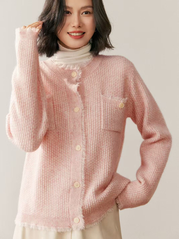 Kašmyrinis kardiganas, storas mezginys, su kišenėmis, laisvas siluetas, apvali kaklo linija.