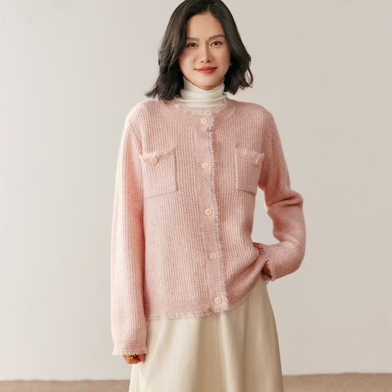 Kašmyrinis kardiganas, storas mezginys, su kišenėmis, laisvas siluetas, apvali kaklo linija.