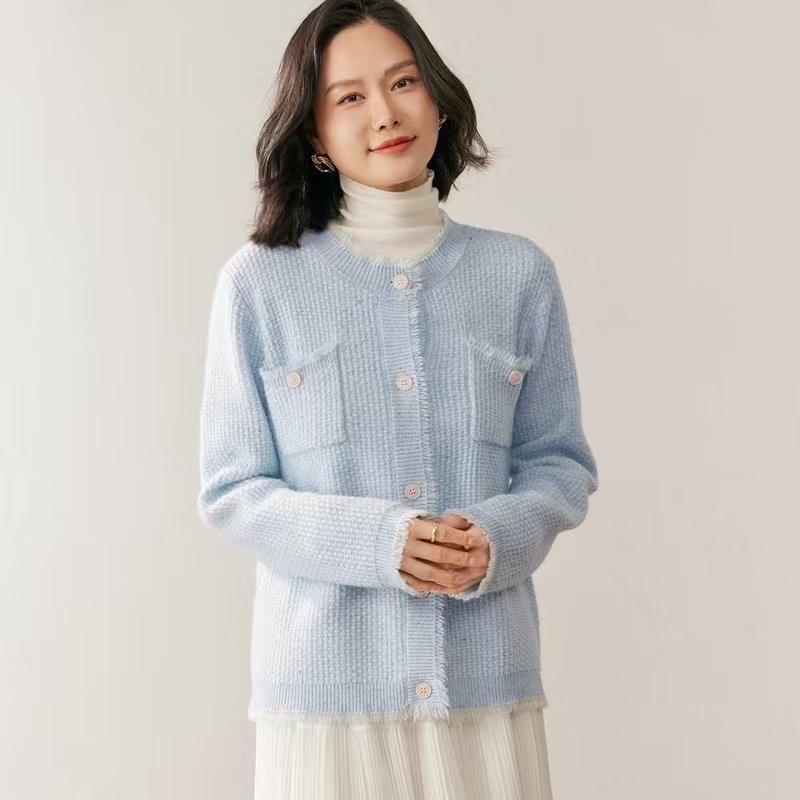 Kašmyrinis kardiganas, storas mezginys, su kišenėmis, laisvas siluetas, apvali kaklo linija.