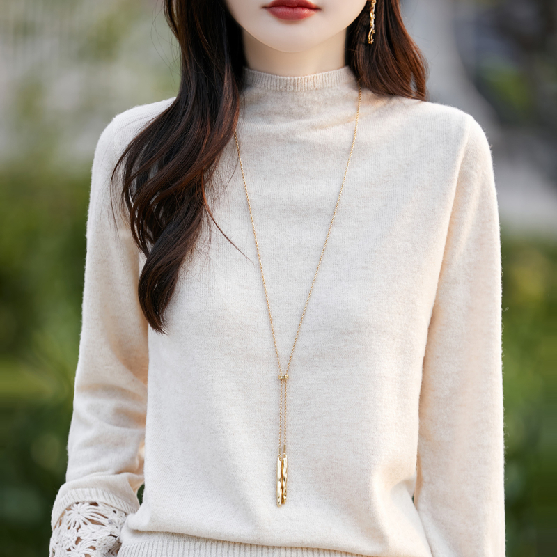 Dámsky vlnený sveter s pol vysokým golierom, voľný strih, dlhé rukávy, dĺžka 50–65 cm, 95% vlna