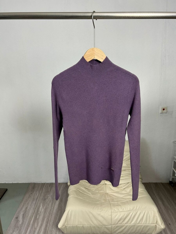 Bezšivni pleteni top od vune i elastana, polo ovratnik, dugi rukavi, uski kroj
