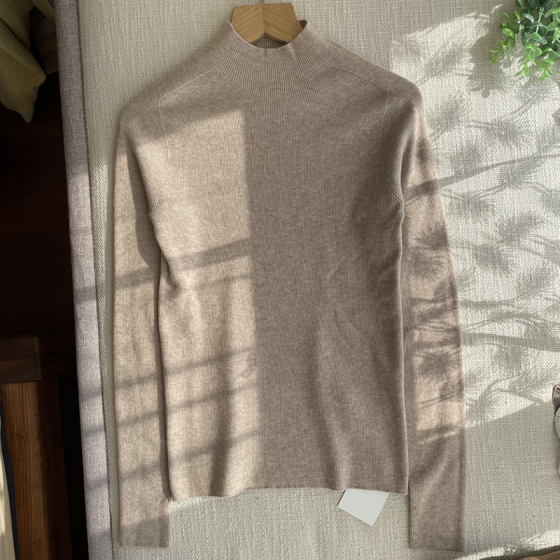 Bezšivni pleteni top od vune i elastana, polo ovratnik, dugi rukavi, uski kroj