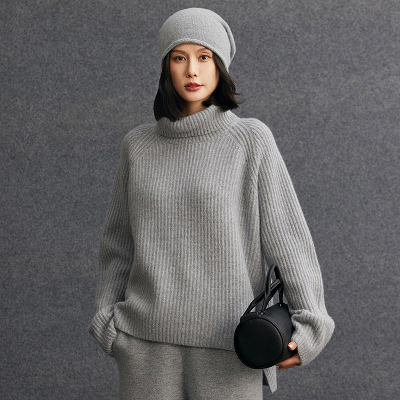 Moteriški kašmyro megztinis su gobtuvu ir aukštu kaklu, storas megztinis, laisvas siluetas, Žiema 2025