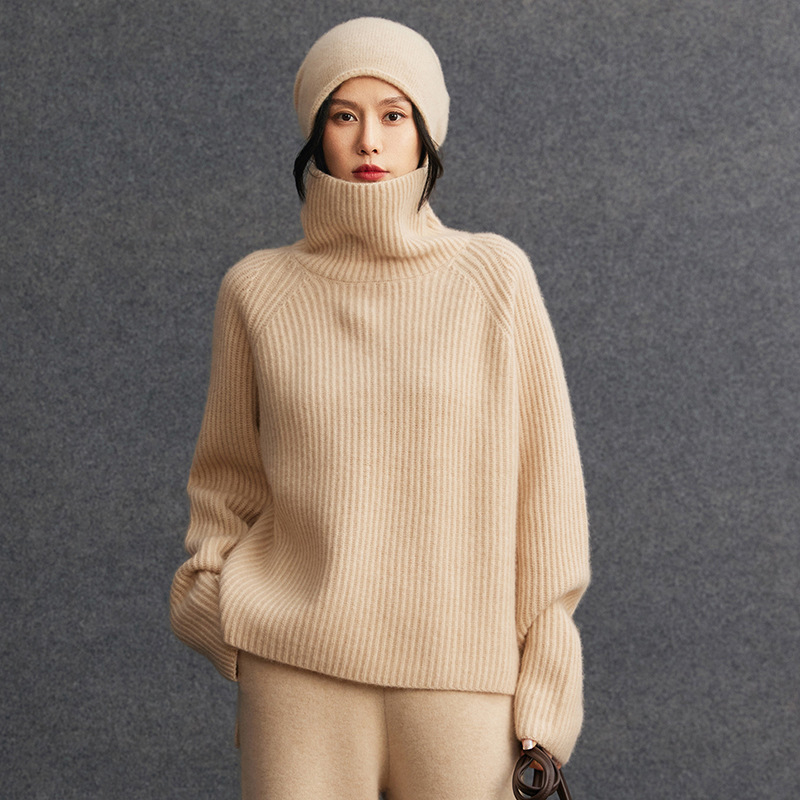 Moteriški kašmyro megztinis su gobtuvu ir aukštu kaklu, storas megztinis, laisvas siluetas, Žiema 2025