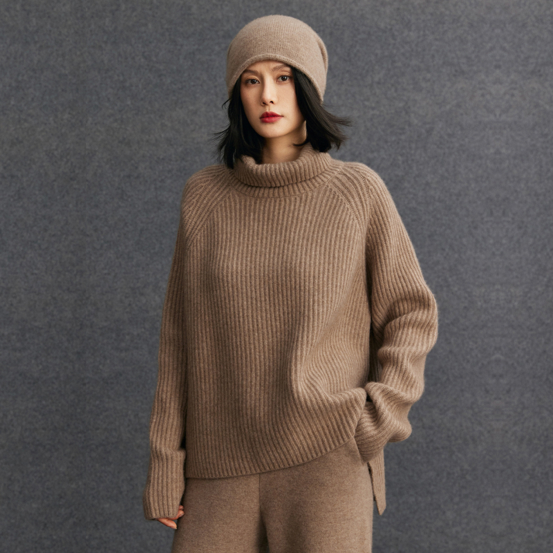 Moteriški kašmyro megztinis su gobtuvu ir aukštu kaklu, storas megztinis, laisvas siluetas, Žiema 2025