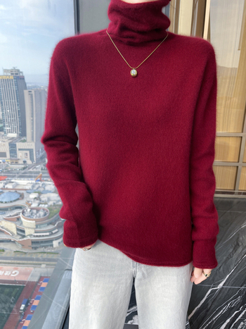 Jaka ar kapuci no kašmīra un vilnas maisījuma, brīvs siluets, garas piedurknes, bieza adījums, vienkrāsains raksts