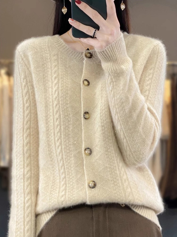 женски кардиган с поло яка, дълги ръкави, свободен силует, едноредово закопчаване — есен 2025