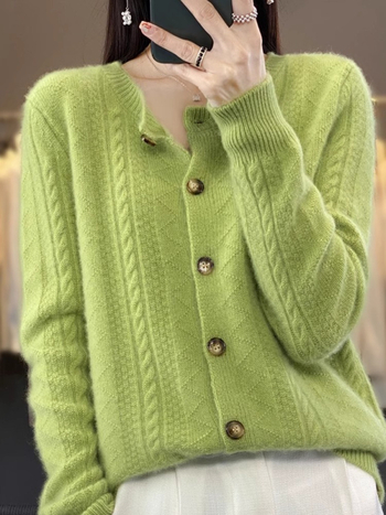 женски кардиган с поло яка, дълги ръкави, свободен силует, едноредово закопчаване — есен 2025