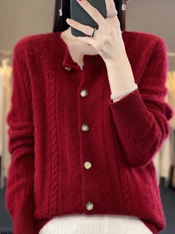 женски кардиган с поло яка, дълги ръкави, свободен силует, едноредово закопчаване — есен 2025
