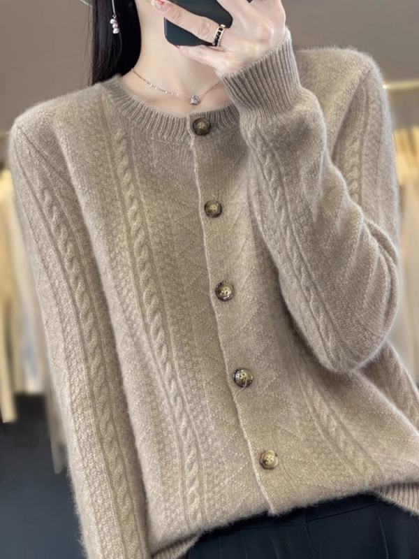 женски кардиган с поло яка, дълги ръкави, свободен силует, едноредово закопчаване — есен 2025