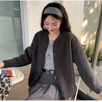 Cardigan damă din fleece Sherpa imitatie, croială lejeră, mâneci lungi, amestec poliester 95%+, căptușeală: 91.9% poliester, 5.2% elastan, 1.6% viscose, 0.7% lână de oaie, 0.6% mătase dud, Iarna 2025
