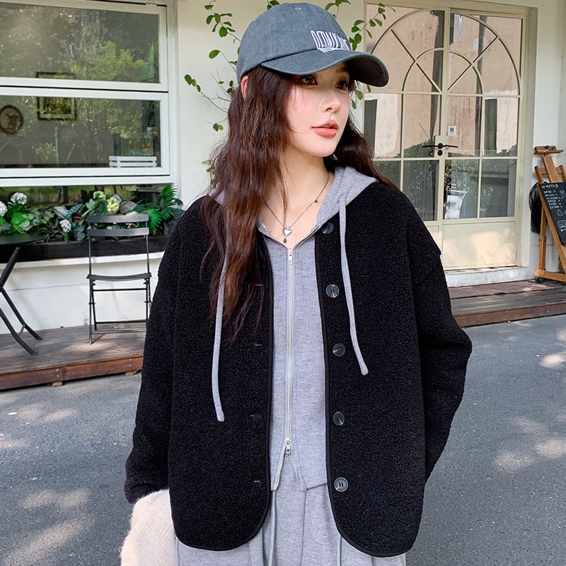 Cardigan damă din fleece Sherpa imitatie, croială lejeră, mâneci lungi, amestec poliester 95%+, căptușeală: 91.9% poliester, 5.2% elastan, 1.6% viscose, 0.7% lână de oaie, 0.6% mătase dud, Iarna 2025