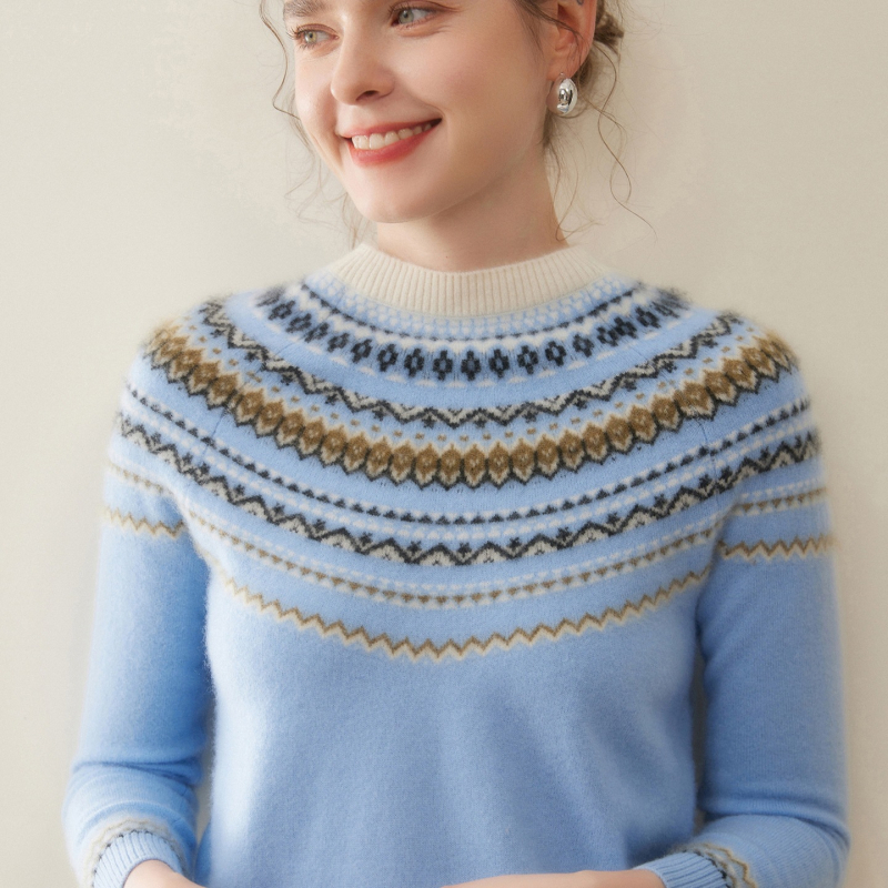 Pulover damă cu jacquard dungat din amestec de cașmir și lână, guler semi‑turtleneck, mâneci raglan, stil urban elegant pentru purtare zilnică