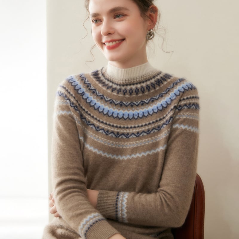 Pulover damă cu jacquard dungat din amestec de cașmir și lână, guler semi‑turtleneck, mâneci raglan, stil urban elegant pentru purtare zilnică