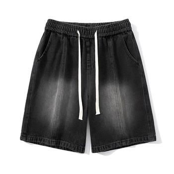 Muške hlače srednje dužine s ravnim krojem, struk se zatvara vezicom, lagana pamuk tkanina, panelni dizajn, ljeto 2025