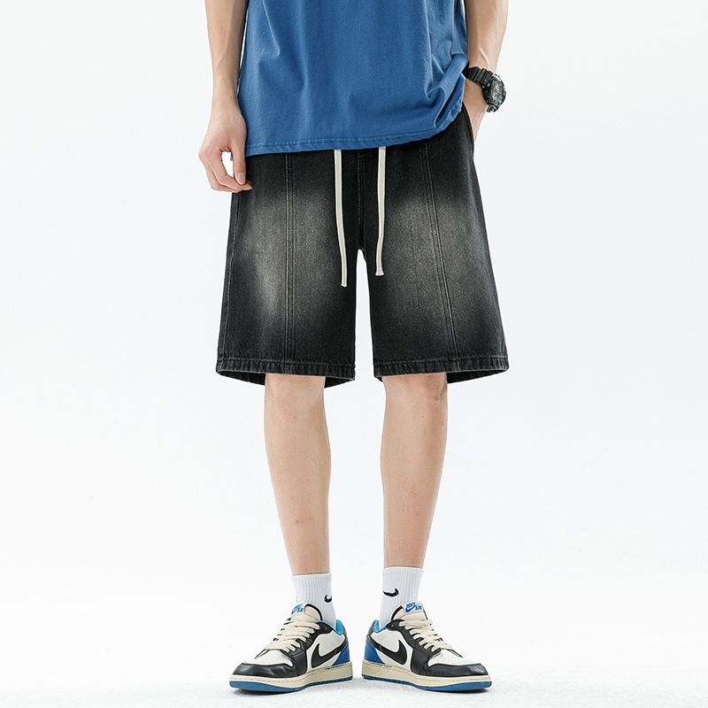 Muške hlače srednje dužine s ravnim krojem, struk se zatvara vezicom, lagana pamuk tkanina, panelni dizajn, ljeto 2025