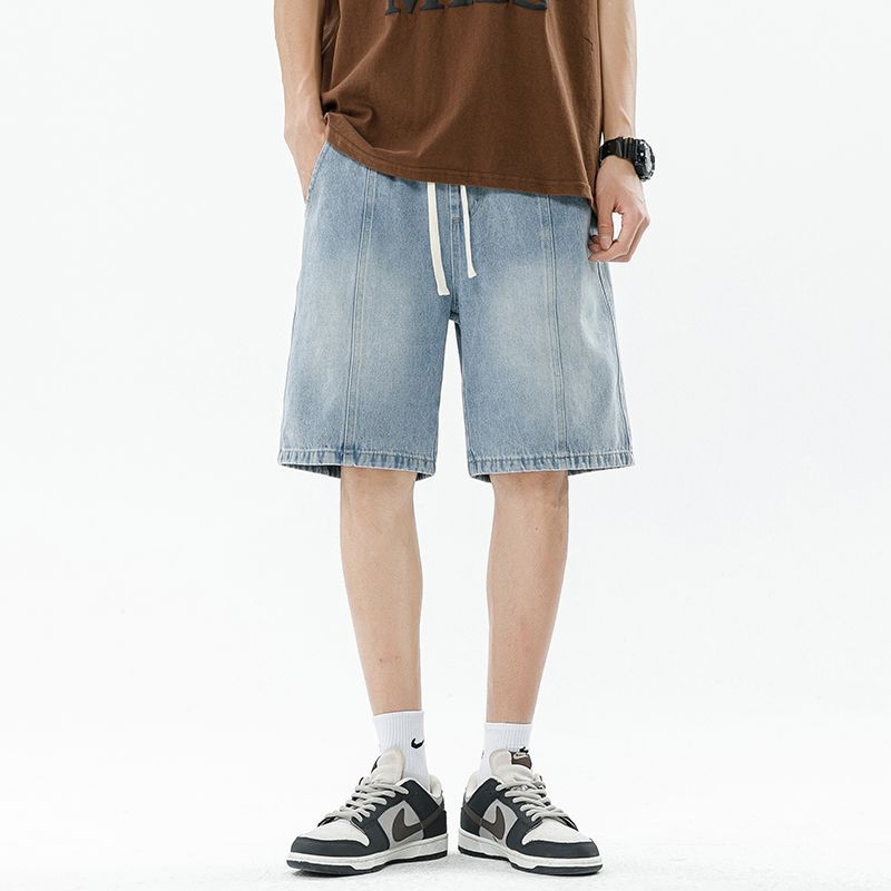 Muške hlače srednje dužine s ravnim krojem, struk se zatvara vezicom, lagana pamuk tkanina, panelni dizajn, ljeto 2025