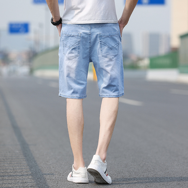 Șort denim cu croială dreaptă, talie medie, amestec de bumbac (69.8% bumbac, 27.8% poliester, 0.6% viscose, 1.8% elastan), finisaj spălat