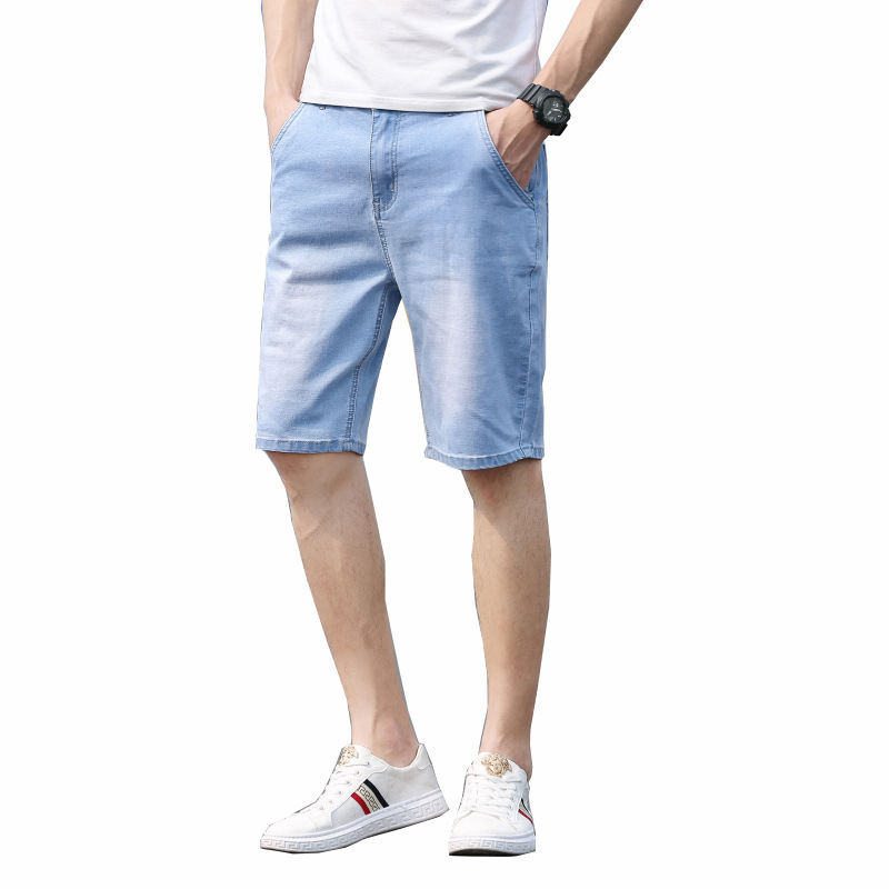 Șort denim cu croială dreaptă, talie medie, amestec de bumbac (69.8% bumbac, 27.8% poliester, 0.6% viscose, 1.8% elastan), finisaj spălat