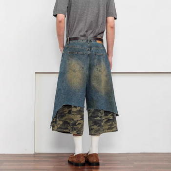 Șort denim cu cusătură camuflaj, aspect de două părți, croială cropped lejeră, talie medie, fermoar frontal