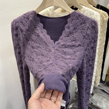 Βασικό T-shirt με μακριά μανίκια, V-λαιμό, στενή γραμμή, Φθινοπωρο 2025