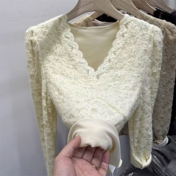 Βασικό T-shirt με μακριά μανίκια, V-λαιμό, στενή γραμμή, Φθινοπωρο 2025