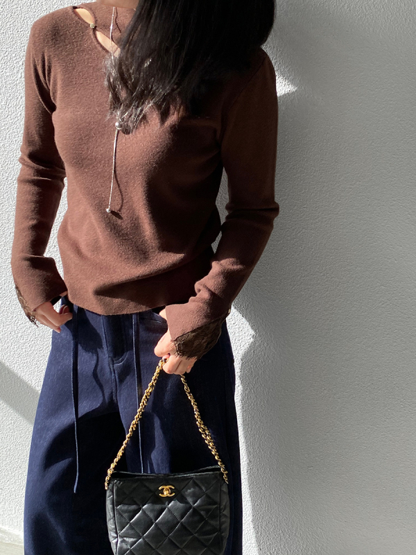 Ženski pulover s kapuljačom, čipkastim detaljem i prorezima, dugi rukav, zimski stil